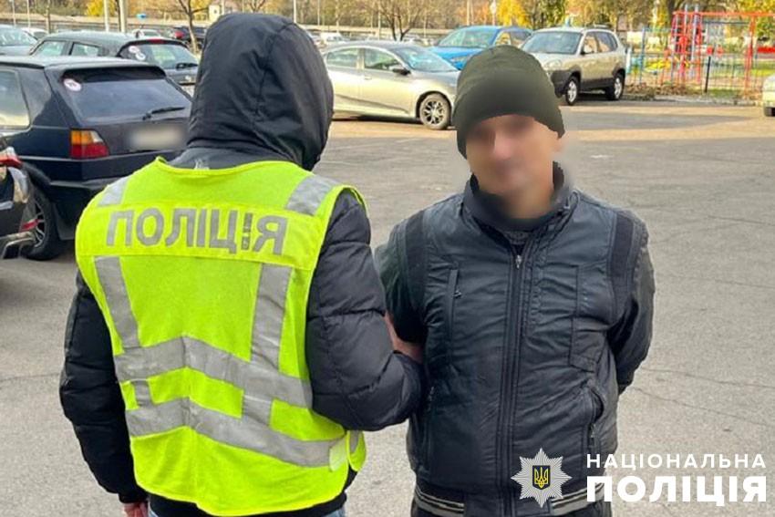 Ювелірну крамницю пограбували на пів мільйона: затримали двох жителів Деснянського району.